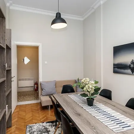 C.4 Red Rose #colony_central_apartment Appartement